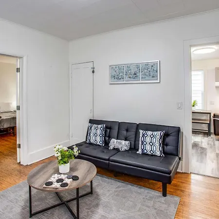 Apartment Near Uofr Strong Airport And Dwtn